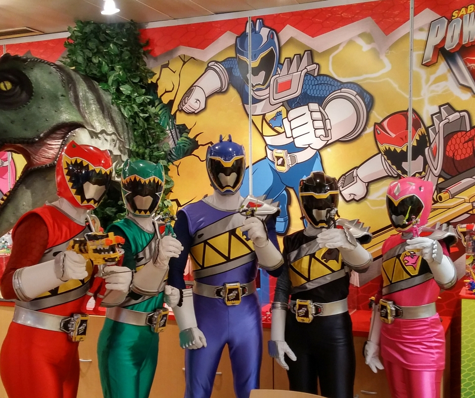 Power Rangers Dino Charge en las Oficinas de Bandai